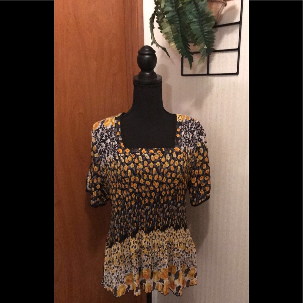 Essentials by Milano Floral Crinkle Blouse